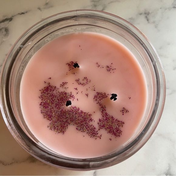 Mainstays iced pound cake candle sz 11.5 oz - Picture 3 of 4